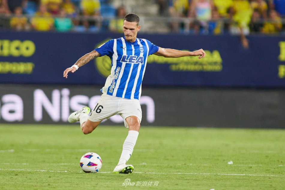 孙颖莎王曼昱今晚争冠人民日报微博.