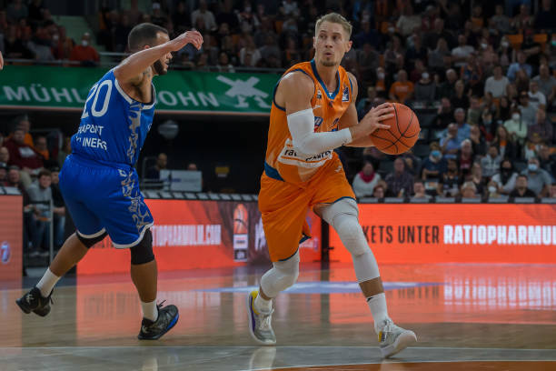 孙颖莎王曼昱今晚争冠人民日报微博.